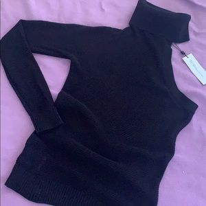 Turttle neck one shoulder